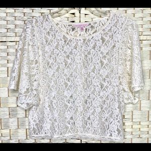 Victoria’s Secret XS Ivory Lace Stretch Crop Top With Flowey Short Sleeves